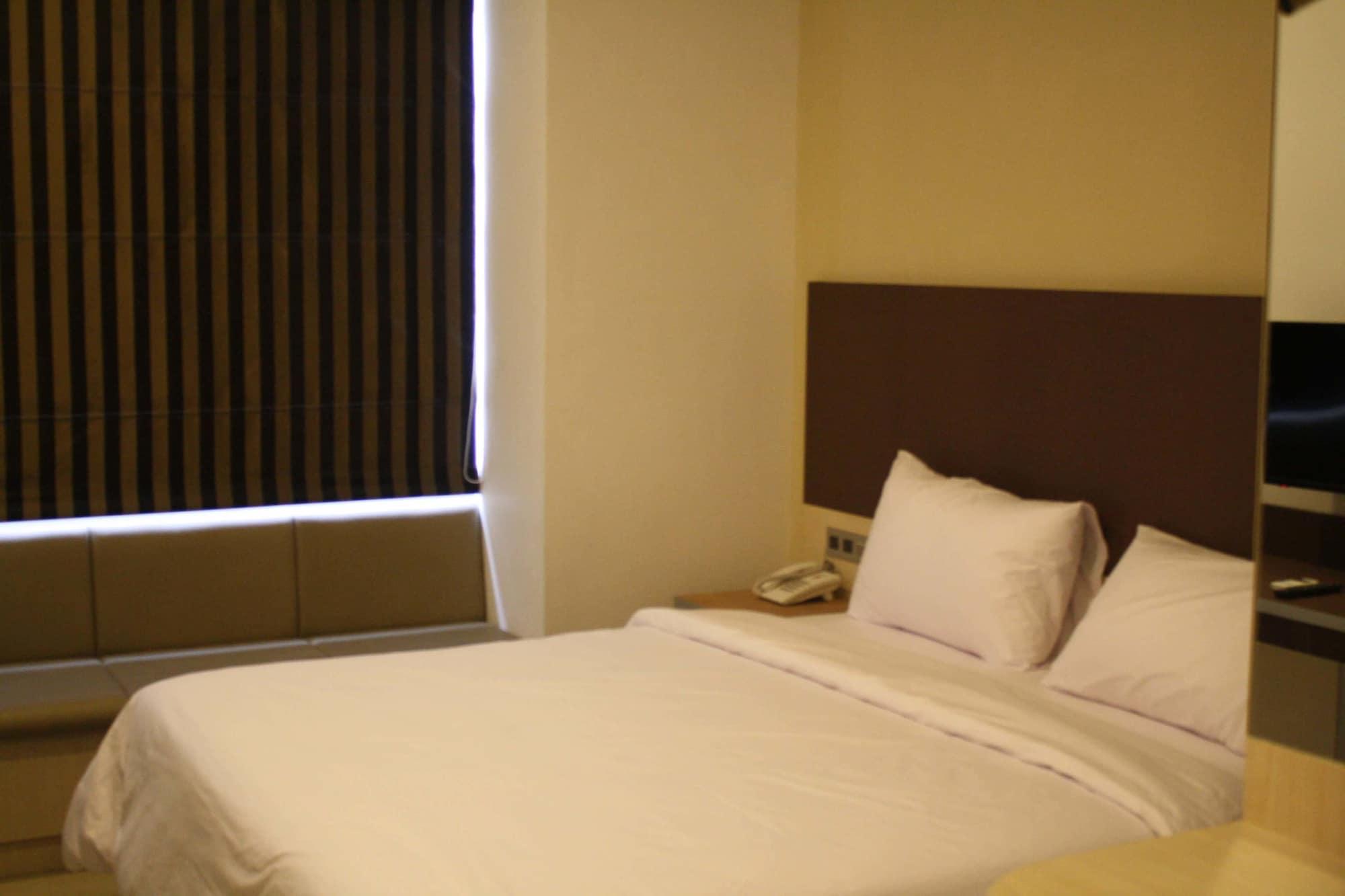 Sparks Odeon Sukabumi, Artotel Curated Экстерьер фото