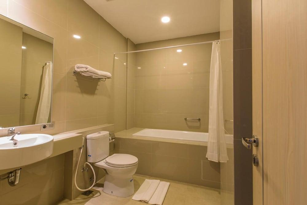 Sparks Odeon Sukabumi, Artotel Curated Экстерьер фото