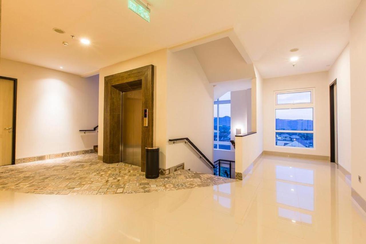 Sparks Odeon Sukabumi, Artotel Curated Экстерьер фото