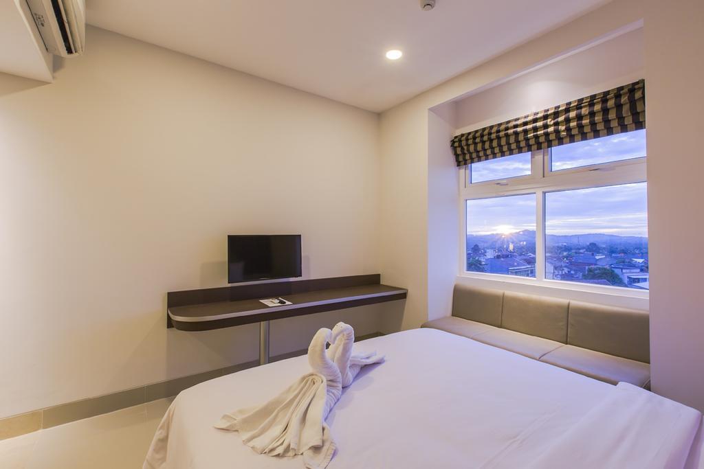 Sparks Odeon Sukabumi, Artotel Curated Экстерьер фото