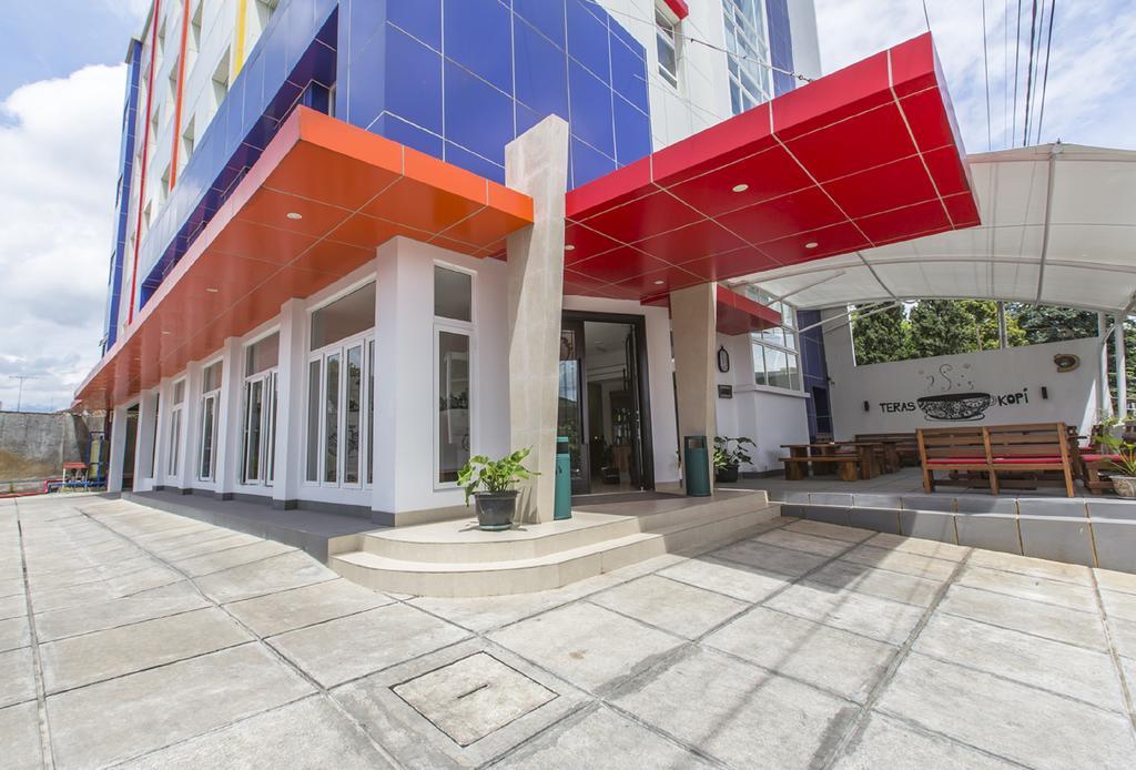 Sparks Odeon Sukabumi, Artotel Curated Экстерьер фото